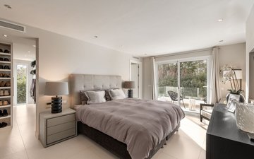 Property slide 10