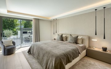 Property slide 32