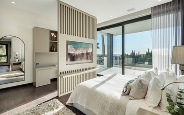 Property slide 32