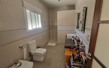 Property slide 32