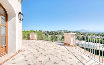 Property slide 32