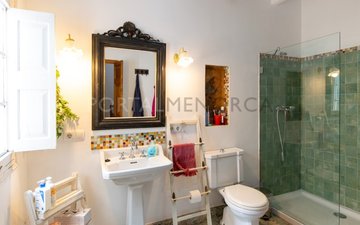 Property slide 32