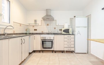 Property slide 32