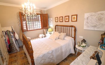 Property slide 32