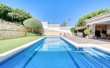 Property slide 32
