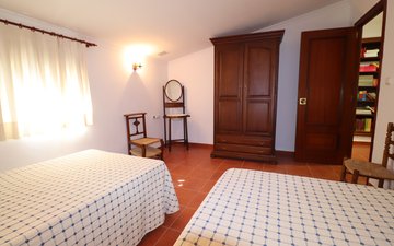 Property slide 32