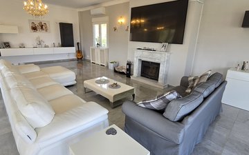 Property slide 32