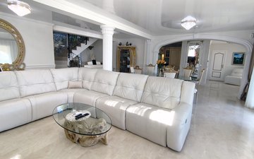 Property slide 19