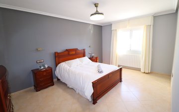 Property slide 32