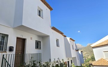 Property slide 32