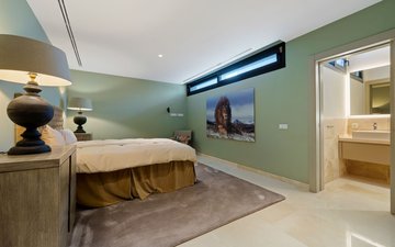 Property slide 32