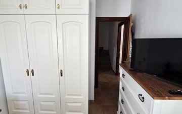 Property slide 32