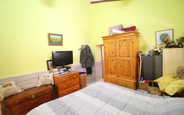Property slide 32