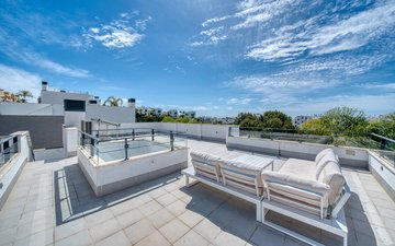 Property slide 32