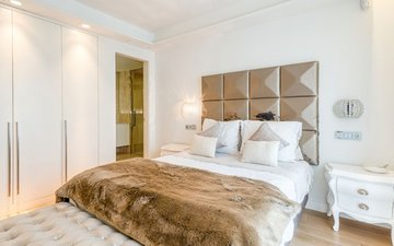 Property slide 32