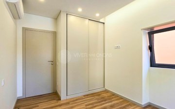 Property slide 32