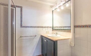 Property slide 32