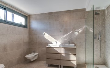 Property slide 32