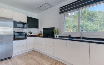 Property slide 10