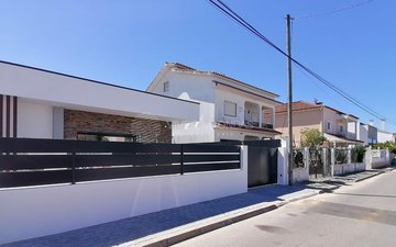 Property slide 32
