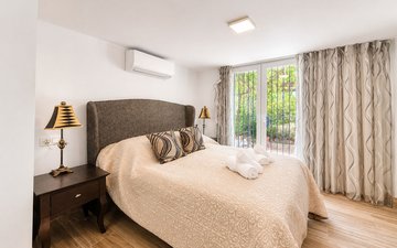 Property slide 44
