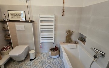 Property slide 32