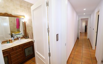 Property slide 32