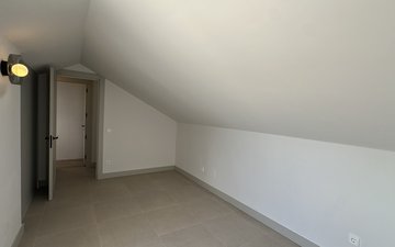 Property slide 32
