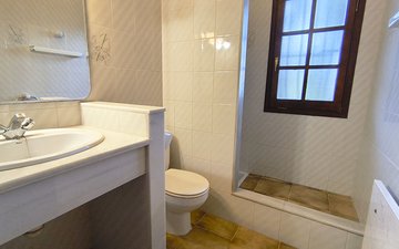 Property slide 32