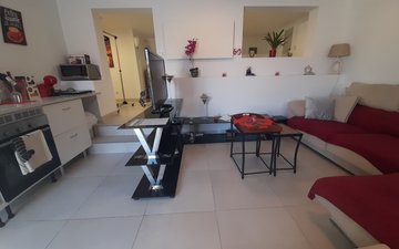 Property slide 32