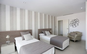 Property slide 32