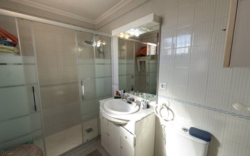 Property slide 32