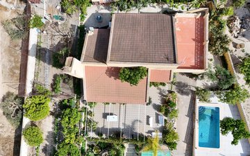 Property slide 32