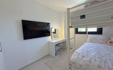 Property slide 32