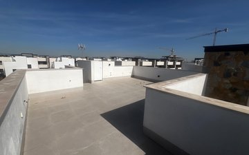 Property slide 32