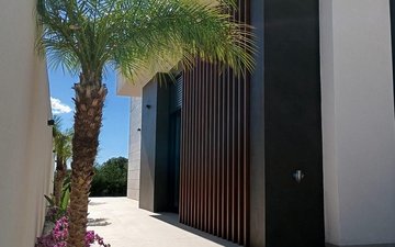 Property slide 32