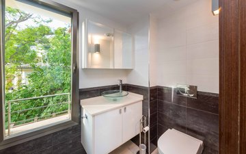 Property slide 24