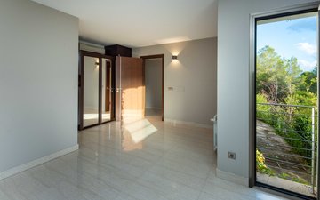 Property slide 18