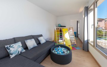 Property slide 18