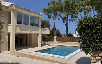 Property slide 32