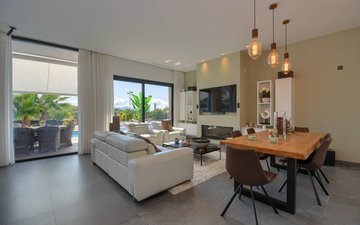 Property slide 10