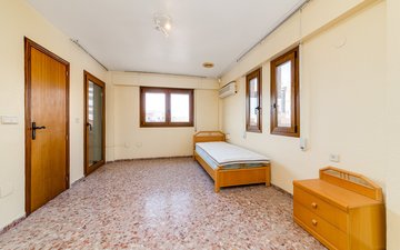 Property slide 32