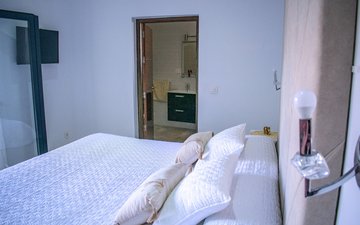 Property slide 32