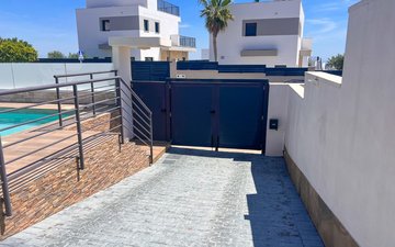 Property slide 32