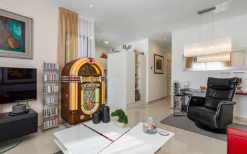 Property slide 10