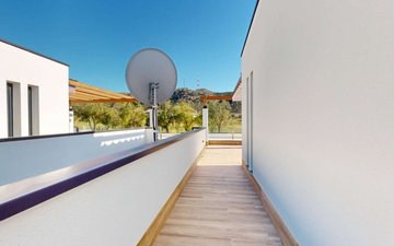 Property slide 32