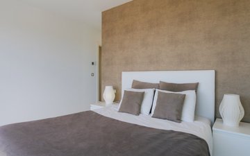 Property slide 32
