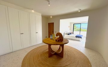 Property slide 32