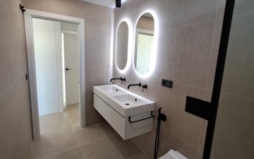 Property slide 32