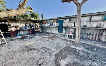 Property slide 32